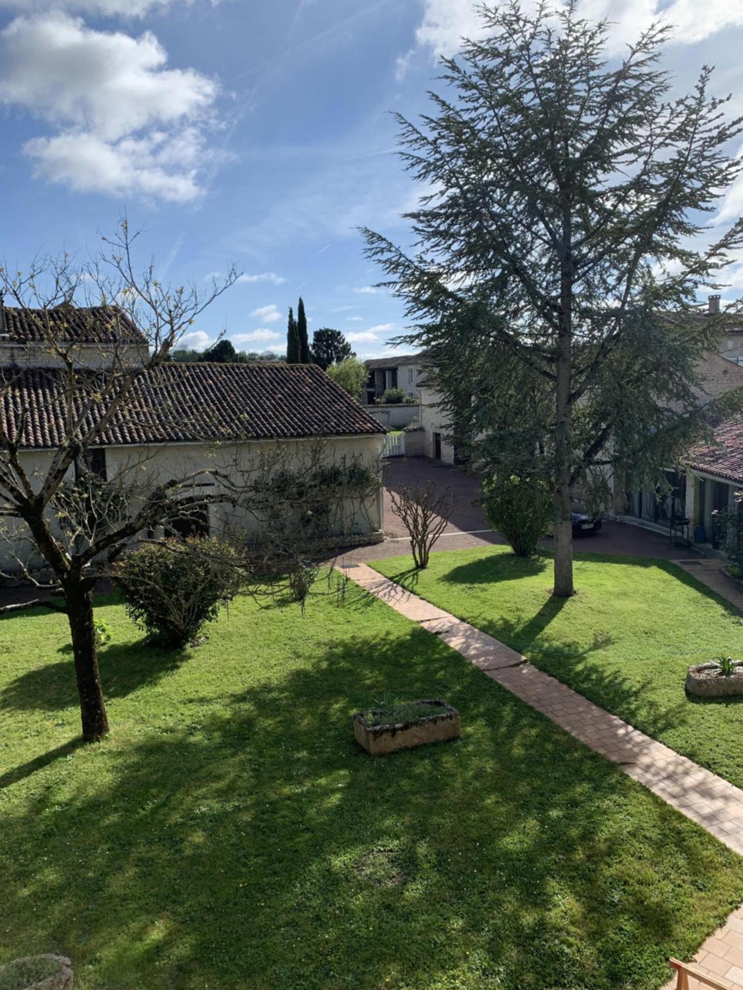 Bed and Breakfast The Cool Lounge A Coulonges - Charente Exterior foto