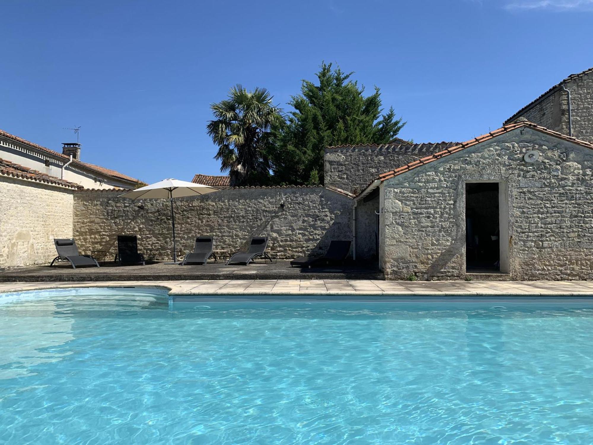 Bed and Breakfast The Cool Lounge A Coulonges - Charente Exterior foto