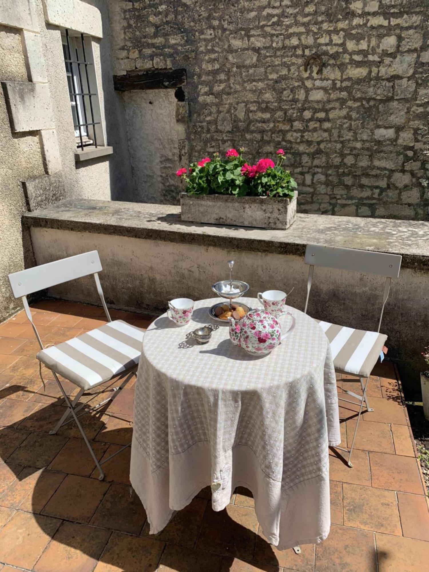 Bed and Breakfast The Cool Lounge A Coulonges - Charente Exterior foto