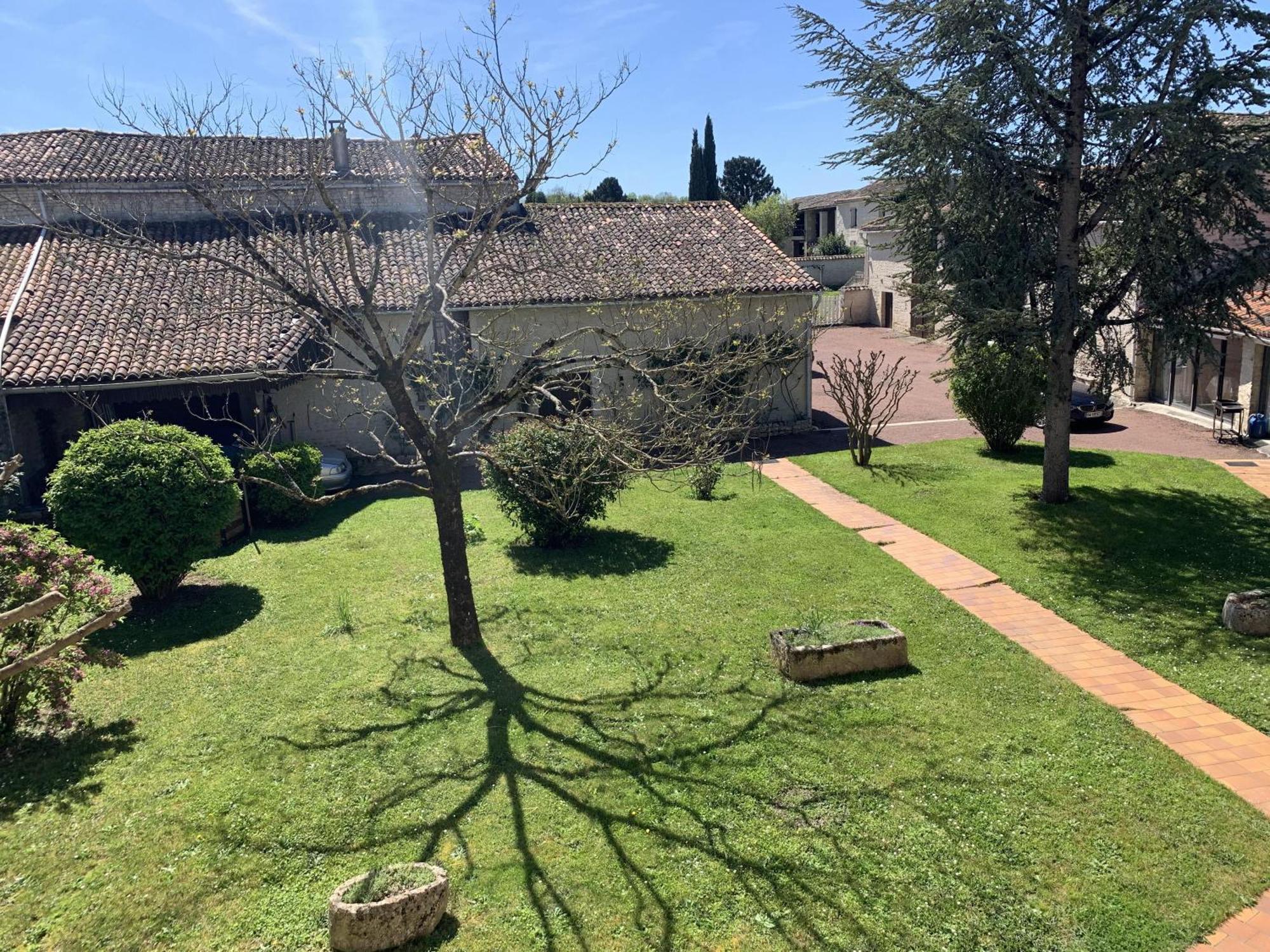 Bed and Breakfast The Cool Lounge A Coulonges - Charente Exterior foto